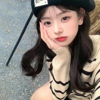 圣洁的艾曼妞